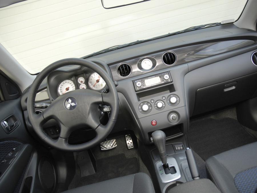  Mitsubishi Outlander Dakar 2005 года  (фото 7 из 10)